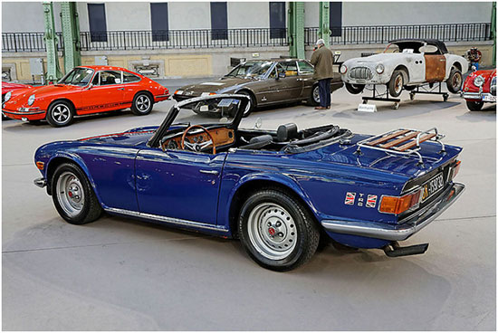 Triumph_TR6_Roadster_-_1974